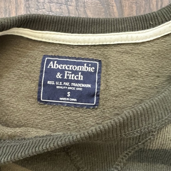 Abercrombie & Fitch Sweatshirt Small L/S Crew Neck Logo Green Camo Oversized Y2K - Picture 2 of 6
